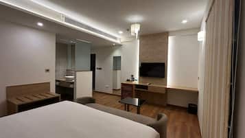 Een bureau, een laptopwerkplek, gratis wifi