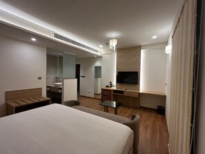 デスク、ノートパソコン用作業スペース、WiFi (無料)