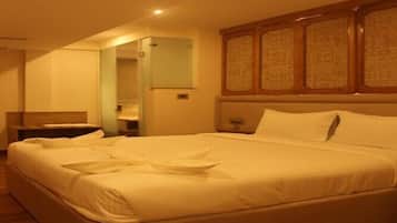 Suite | Meja, ruang kerja komputer riba, Wi-fi percuma