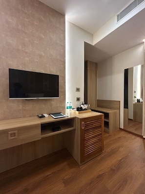 Desk, laptop workspace, free WiFi