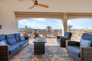Terrace/patio - The Sun Chaser, 4 bdr. Pool, Spa and Endless Views (Lake Havasu City)