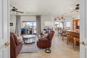 TV - The Sun Chaser, 4 bdr. Pool, Spa and Endless Views (Lake Havasu City)
