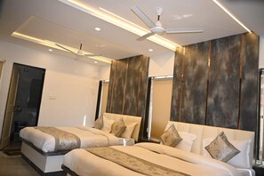 Family Room | Free WiFi - Ramlala Hotel (Faizabad)