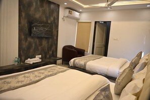 Family Room | Free WiFi - Ramlala Hotel (Faizabad)