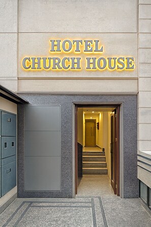 Property entrance - Hotel Church House - Rohini Sector 15 (New Delhi)