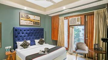 Kahden hengen huone, parveke | Työpöytä, kannettavalle tietokoneelle sopiva työtila, ilmainen Wi-Fi