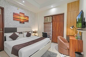 Family Double Room, Balcony | In-room safe, desk, laptop workspace, soundproofing