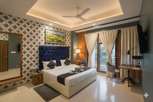 Family Double Room, Balcony | In-room safe, desk, laptop workspace, soundproofing