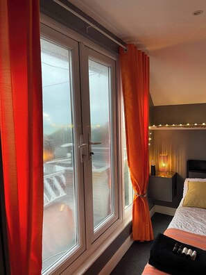 Dormitorio compartido, 1 habitación, para fumadores, balcón | 1 habitación