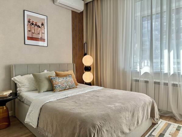 Room - "Secret Garden" enjoyable 1-bedroom apartment near Arbat (Almaty)