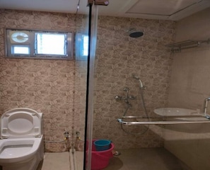 Shower, towels, soap - Eennra Maanikko (Krishnanagar)