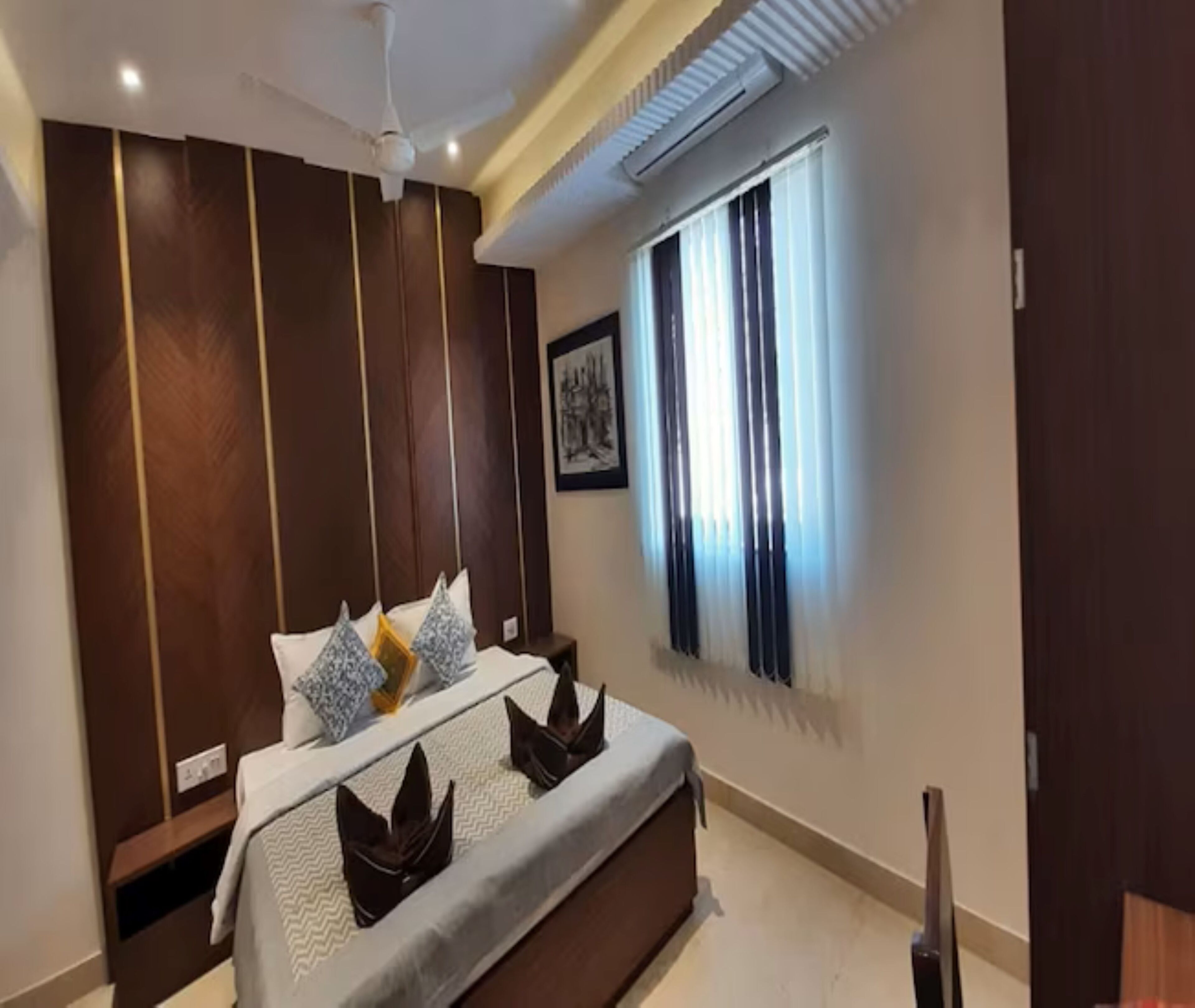 Quarto casal luxo | Wi-Fi de cortesia, roupa de cama