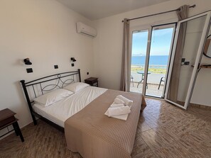 Iron/ironing board, WiFi, bed sheets - Meltemi SeaView Suite (Kos)