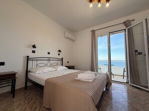 Iron/ironing board, WiFi, bed sheets - Meltemi SeaView Suite (Kos)