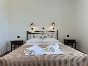 Iron/ironing board, WiFi, bed sheets - Meltemi SeaView Suite (Kos)