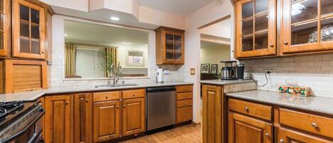 Micro-ondes, four, plaque de cuisson, lave-vaisselle