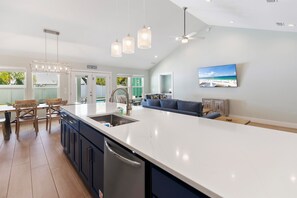 Interior - Laguna Breeze | Beachfront Getaway (Panama City Beach)
