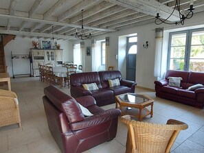 TV, fireplace, ping pong - 3-Star Cottage near Le Mans, up to 14 guests (Saint-Georges-du-Bois)