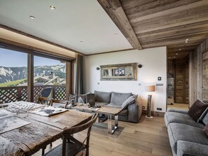 TV - 47m² Apartment in Courchevel 1850, ski-in/ski-out for 4 (Courchevel 1850)