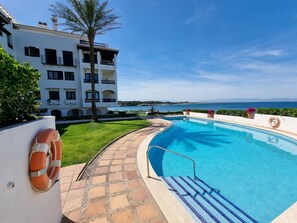 Pool - Cozy apartment with private terrace and communal pool in L'Escala (L'Escala)