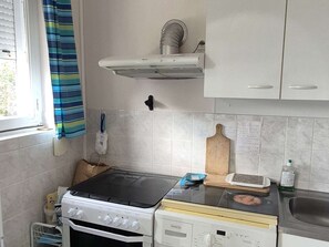 Private kitchen - Quiet house in Stella-plage for 5 with garden (Cucq-Stella Plage)