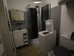 Bathroom - Cozy apartment in Luchon, 4 ppl, near spa, with parking (Bagnères-de-Luchon)