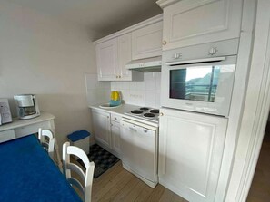 Dishwasher - 3-Bedroom Apt near beach, with garage (Cucq-Stella Plage)