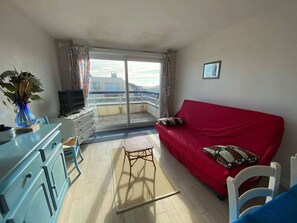 Living area - 3-Bedroom Apt near beach, with garage (Cucq-Stella Plage)
