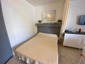 Room - Cozy apartment in Balaruc-les-Bains, pets allowed (Balaruc-les-Bains)