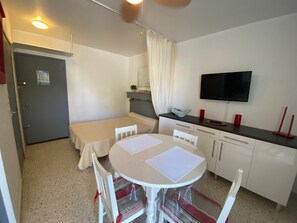 Dining - Cozy apartment in Balaruc-les-Bains, pets allowed (Balaruc-les-Bains)