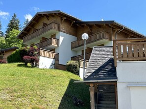 Exterior - Quiet studio with parking, mountain views, Demi-Quartier (Demi-Quartier)