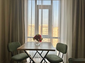 Dining - "Nur-Ay" cozy 1-bedroom apartment in dowtown Almaty with AC (Almaty)
