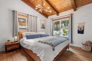 Signature Cabin, 2 Bedrooms, Hot Tub, Mountain View | Iron/ironing board, free WiFi