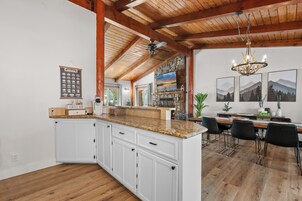 Signature Cabin, 2 Bedrooms, Hot Tub, Mountain View | Interior