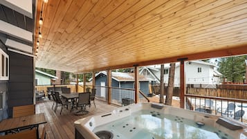 Signature Cabin, 2 Bedrooms, Hot Tub, Mountain View | Outdoor dining