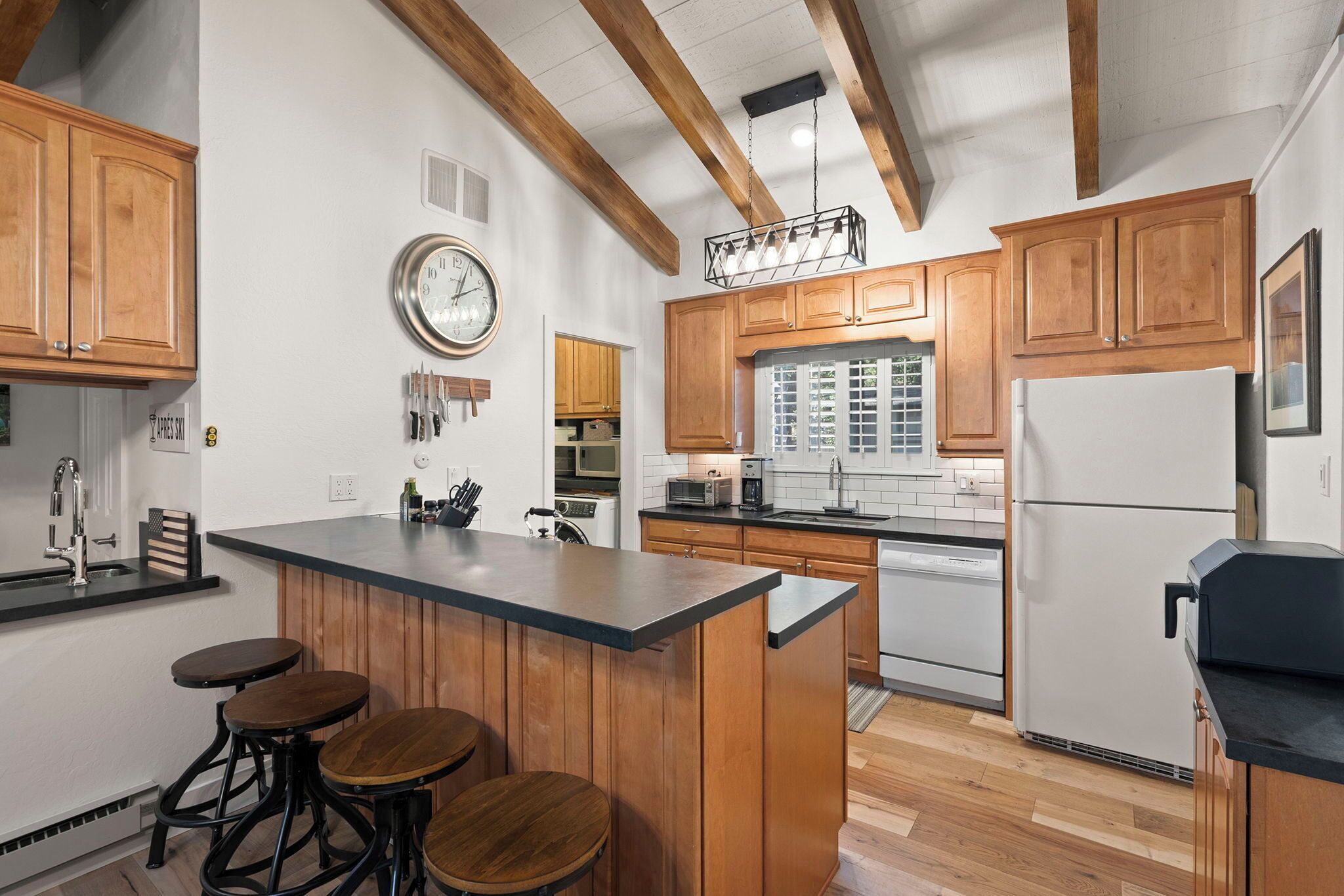 ثلاجة، ميكروويف، فرن، موقد طهي مسطح