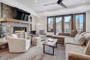TV, fireplace, DVD player - NEW CONSTRUCTION just off Frisco's Main St!!  Private Roof Top Hot Tub!! MOF1 (Frisco)