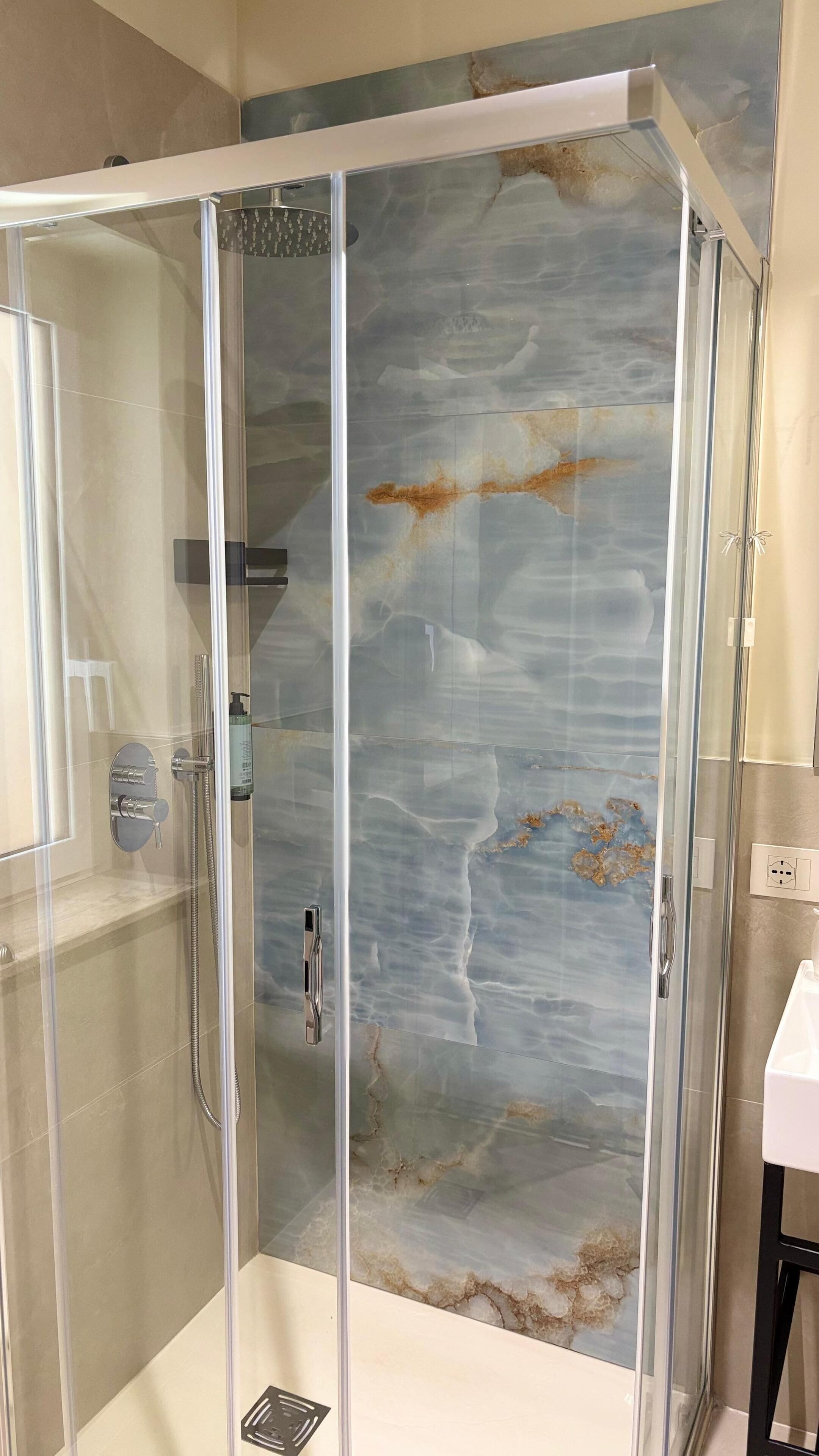 Deluxe Double Room, Balcony, City View | Bathroom | Shower, free toiletries, hair dryer, towels