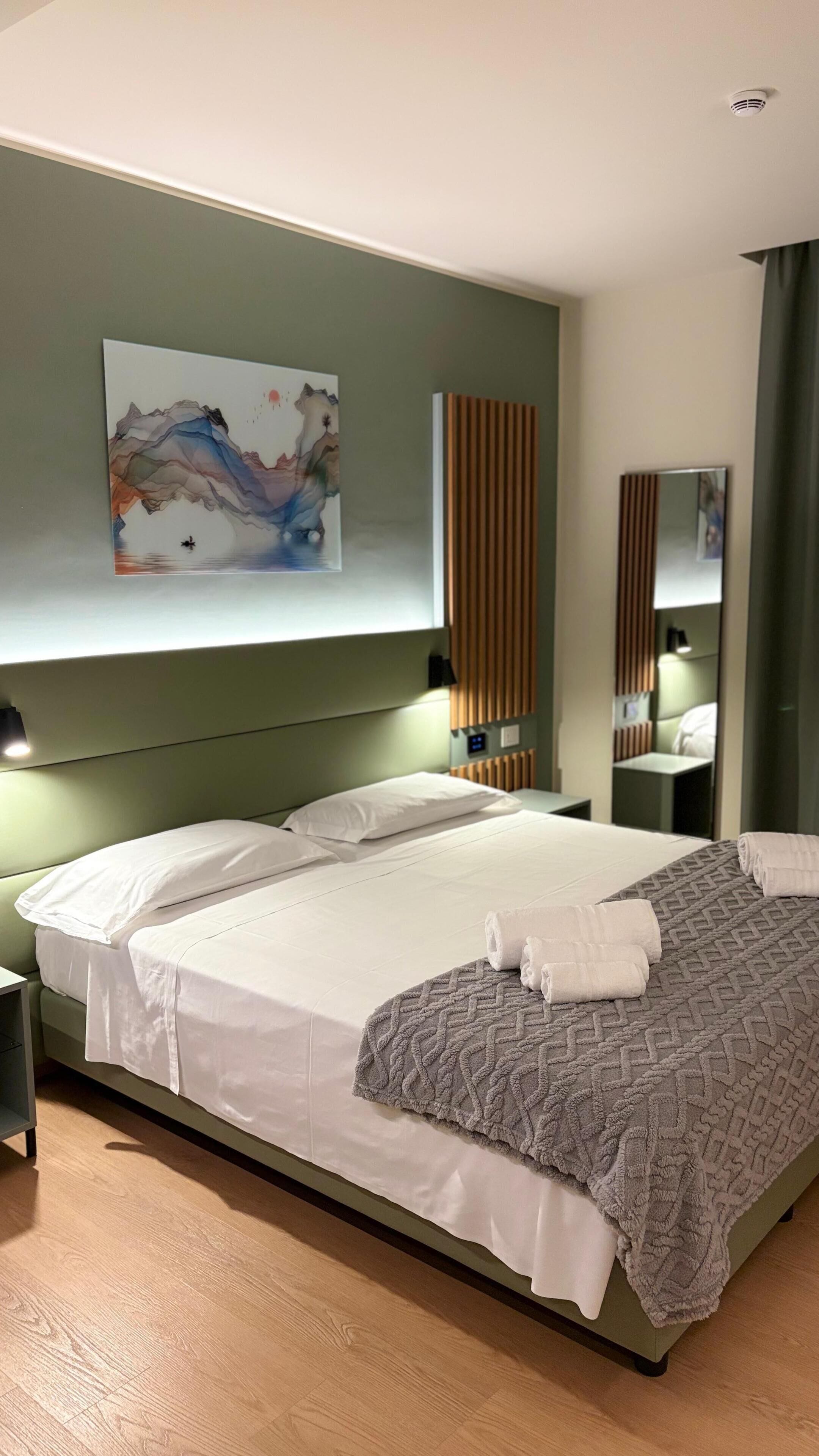 In-room safe, desk, blackout drapes, soundproofing