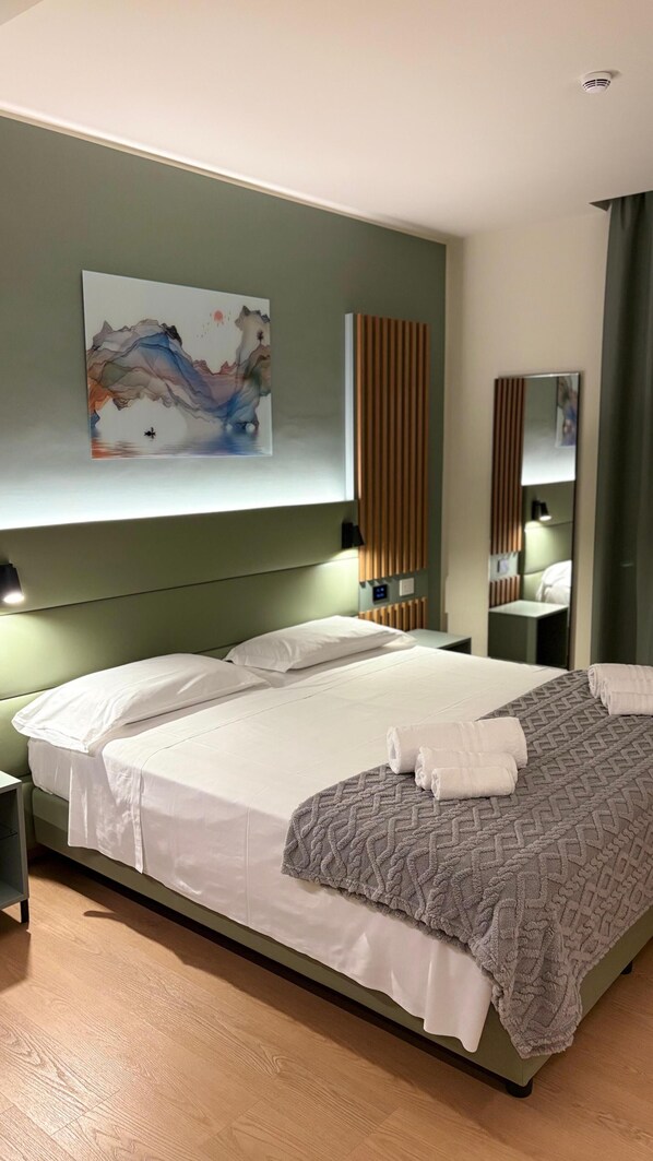 In-room safe, desk, blackout curtains, soundproofing - Hotel Milazzo Smart (Milazzo)