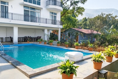 Hemgiri -6BHK Pool Garden Villa Girivan Mulshi near Pune Mumabi