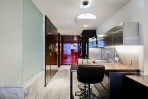 Fridge, microwave, stovetop, dishwasher - Studio Mountain View w/ Open Balcony at Palms Place WL10 (Las Vegas)