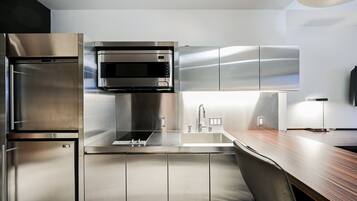 Réfrigérateur, micro-ondes, plaque de cuisson, lave-vaisselle