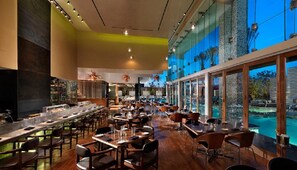 Dining - Studio Mountain View w/ Open Balcony at Palms Place WL10 (Las Vegas)