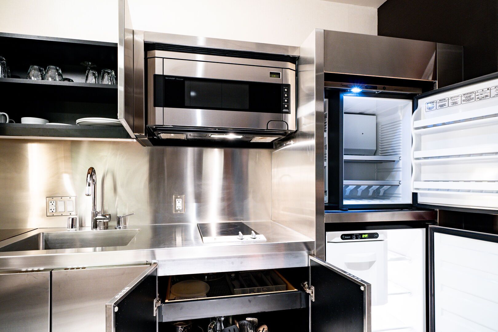 Fridge, microwave, stovetop, dishwasher