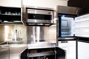 冷蔵庫、電子レンジ、コン  ロ、食器洗い機