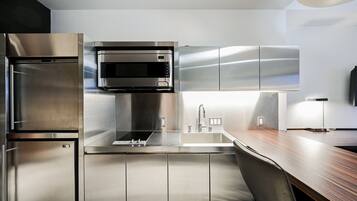 KĂŒhlschrank, Mikrowelle, Herdplatte, GeschirrspĂŒler