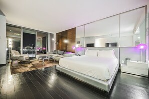 Rest and Recharge in Comfort - Strip View Studio • No Resort Fee • Free Parking • VG9 (Las Vegas)