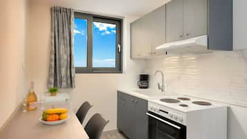 Comfort-Suite, Poolblick | Eigene Kochnische