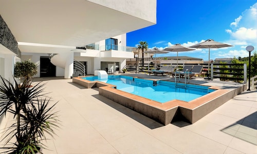 Pnoe Beachside Living